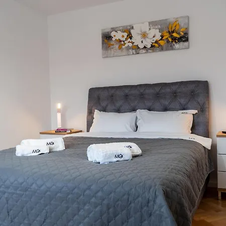 Mohost Victory - Luxe Retreat With Mountain Views Apartment Brasov