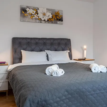 Apartment Mohost Victory - Luxe Retreat With Mountain Views *