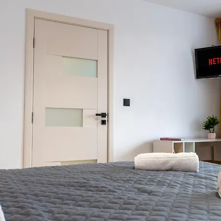 Apartment Mohost Victory - Luxe Retreat With Mountain Views Brasov